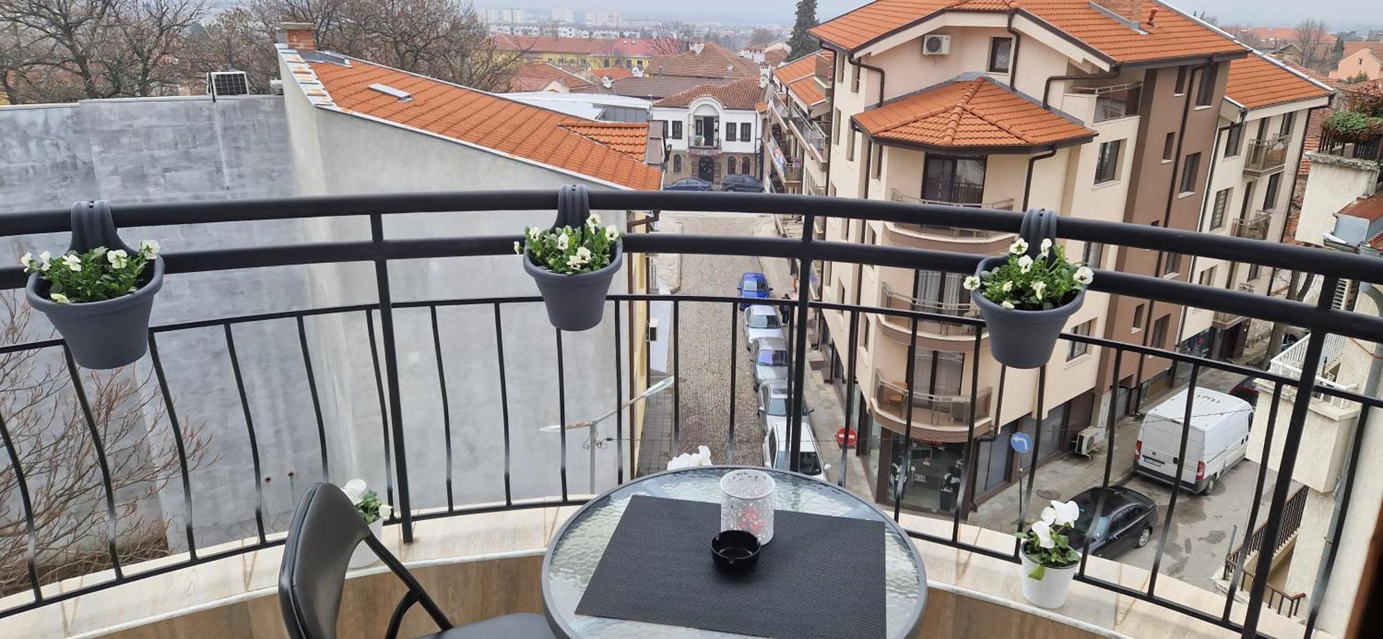 Black And White Apartment Karlovo Exterior photo