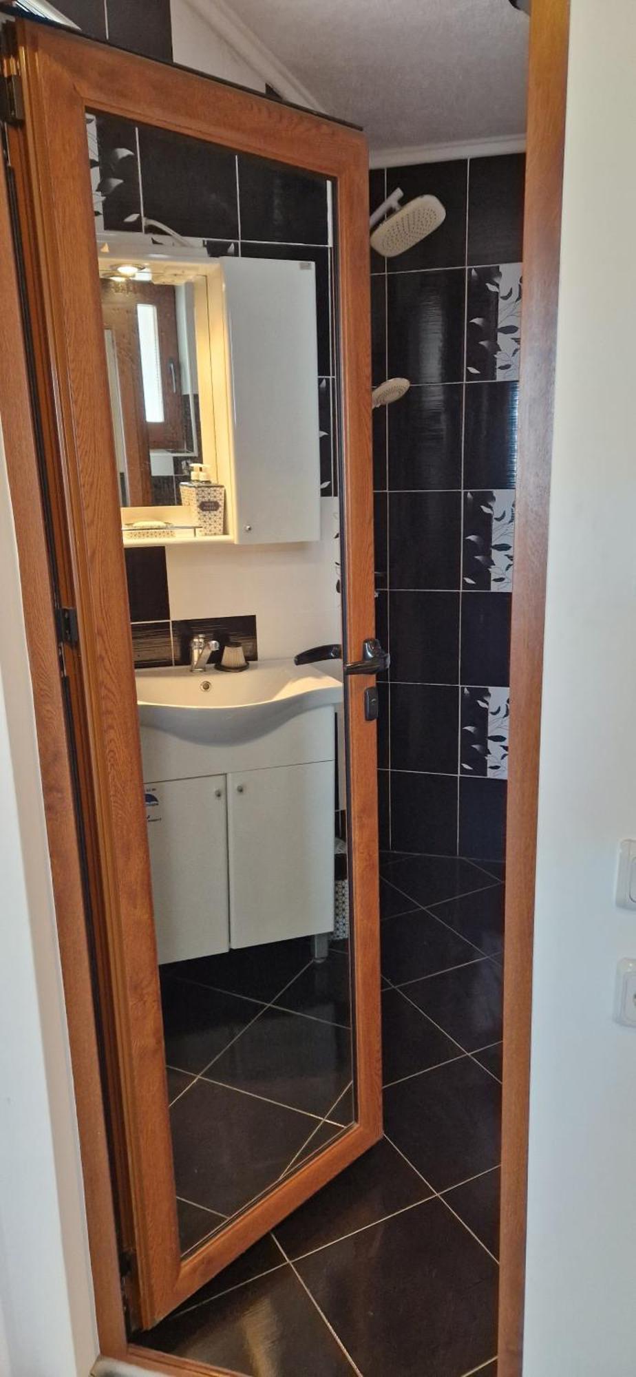 Black And White Apartment Karlovo Exterior photo