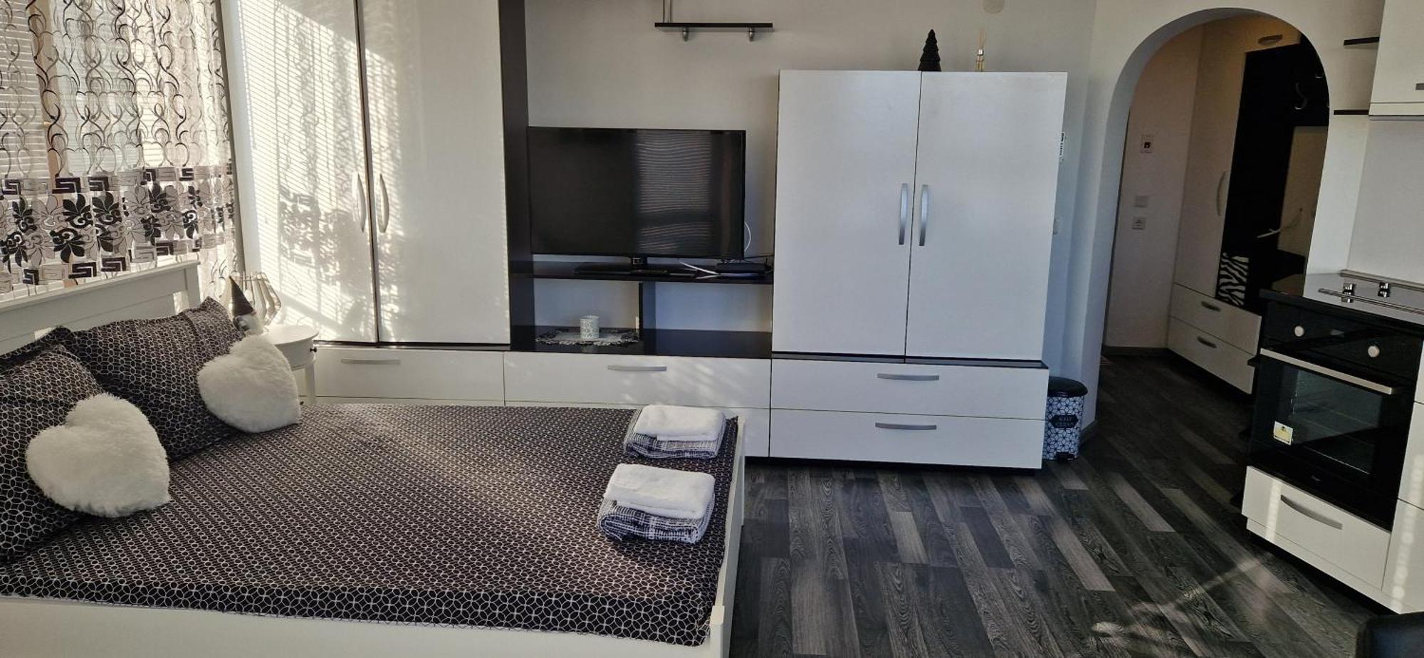 Black And White Apartment Karlovo Exterior photo