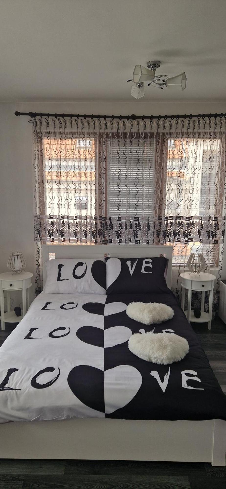Black And White Apartment Karlovo Exterior photo